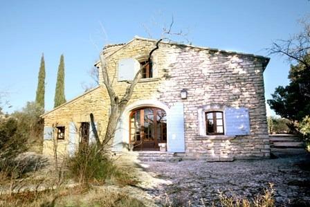 Moulin aggrandi à Gordes, en bordure de village