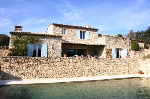 Propriété en Luberon, pierres de Gordes.