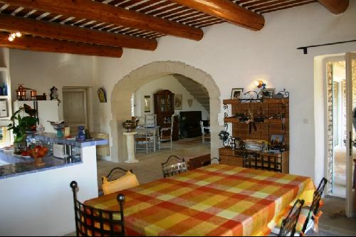 Propriété en Luberon, pierres de Gordes.