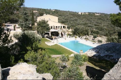 Propriété sur la hauteur, proche Gordes
