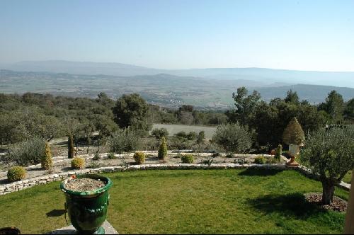 Propriété sur la hauteur, proche Gordes