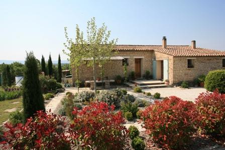 Maison de plain pied sur Gordes dans un quartier résidentiel