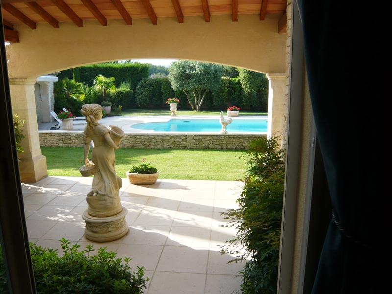 Maison proche Gordes avec piscine et jardin paysagé