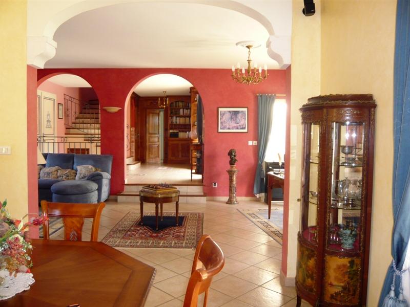 Maison proche Gordes avec piscine et jardin paysagé