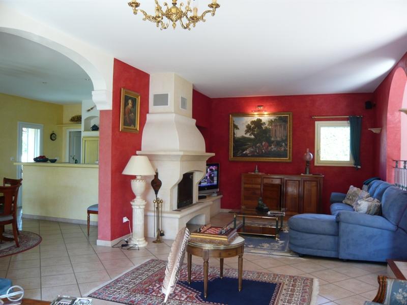 Maison proche Gordes avec piscine et jardin paysagé