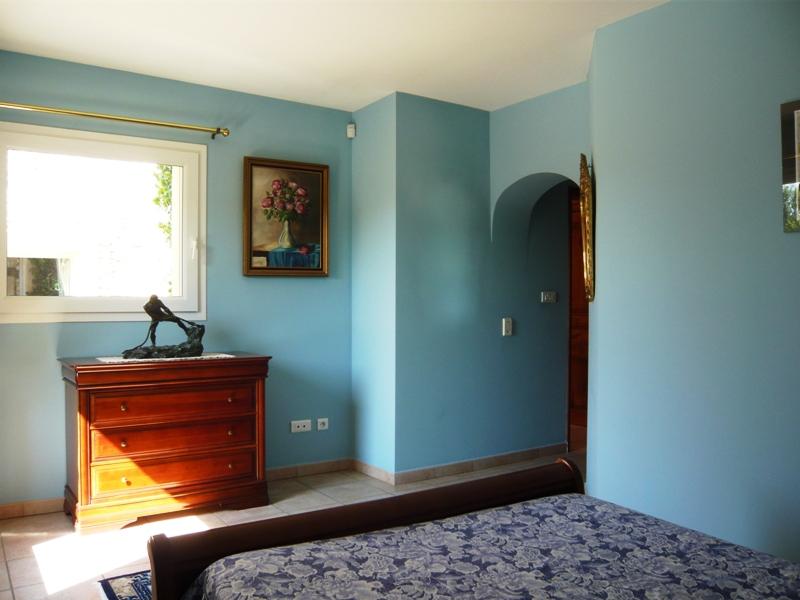 Maison proche Gordes avec piscine et jardin paysagé