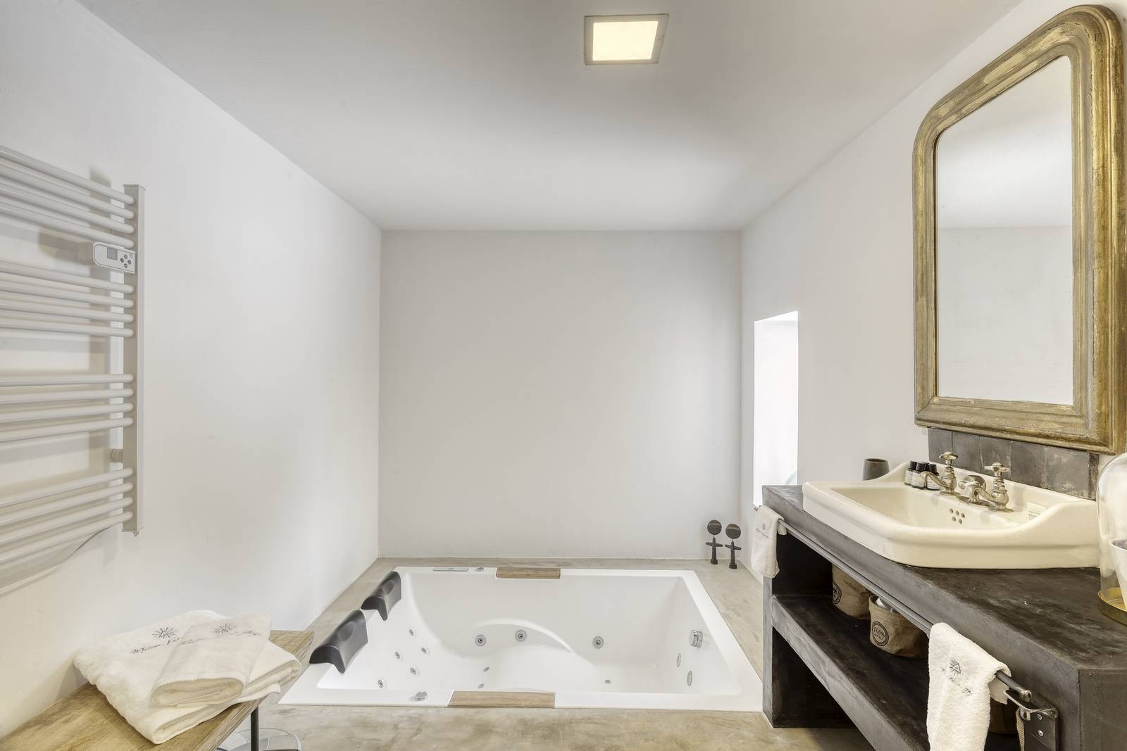 Propriété contemporaine proche de l'Isle-sur-la-Sorgue   