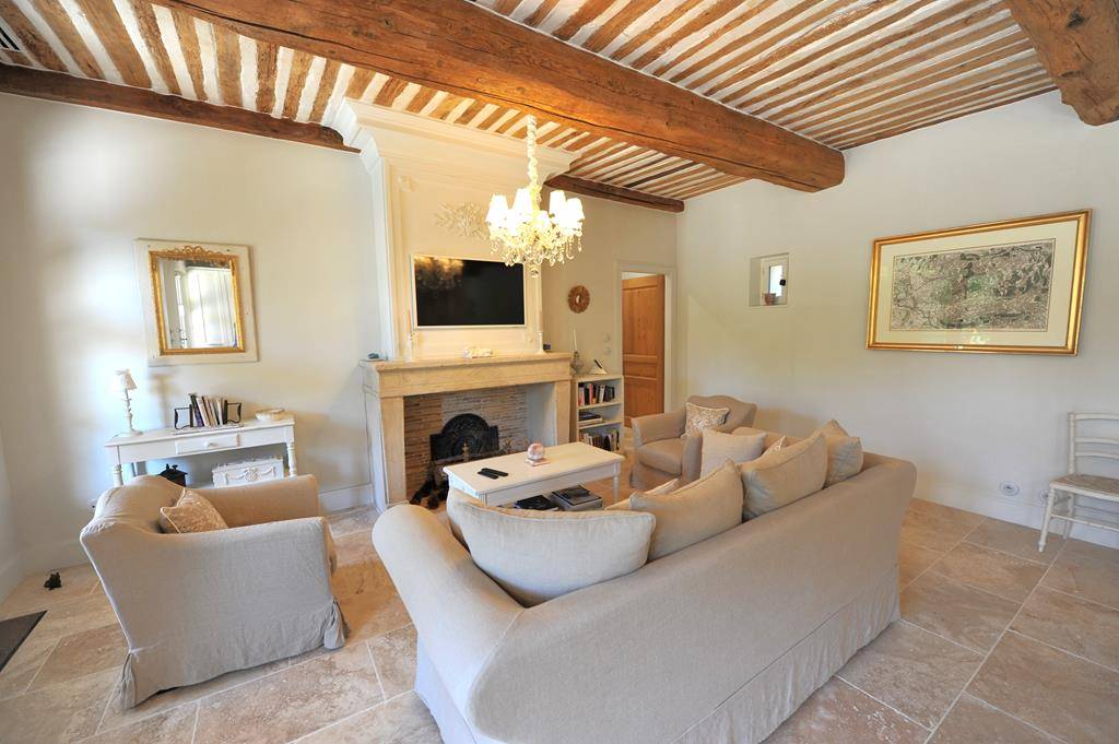 Gordes - Superbe villa en pierre   