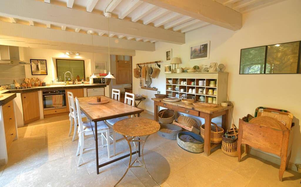 Cuisine rénovée dans propriété en vente Luberon