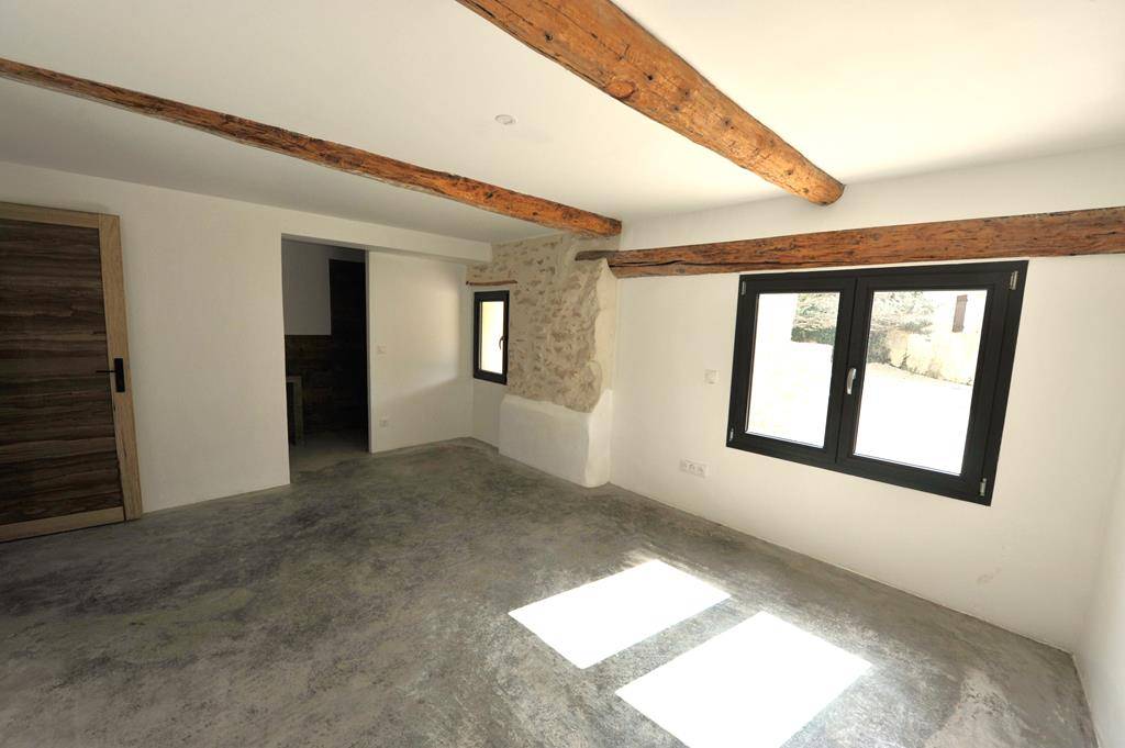 L'Isle-sur-la-Sorgue. Mas entièrement rénové proche ville   