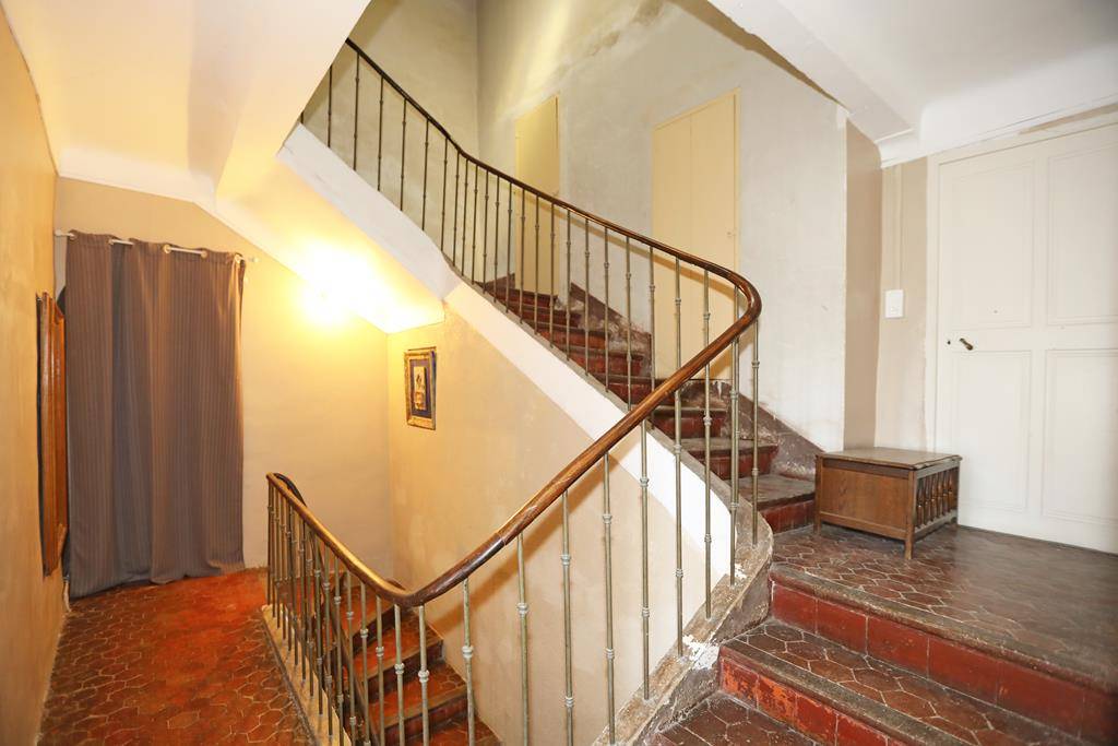 Belle propriété sur les hauteurs de Saint-Saturnin-Les-Apt avec vue dominante   