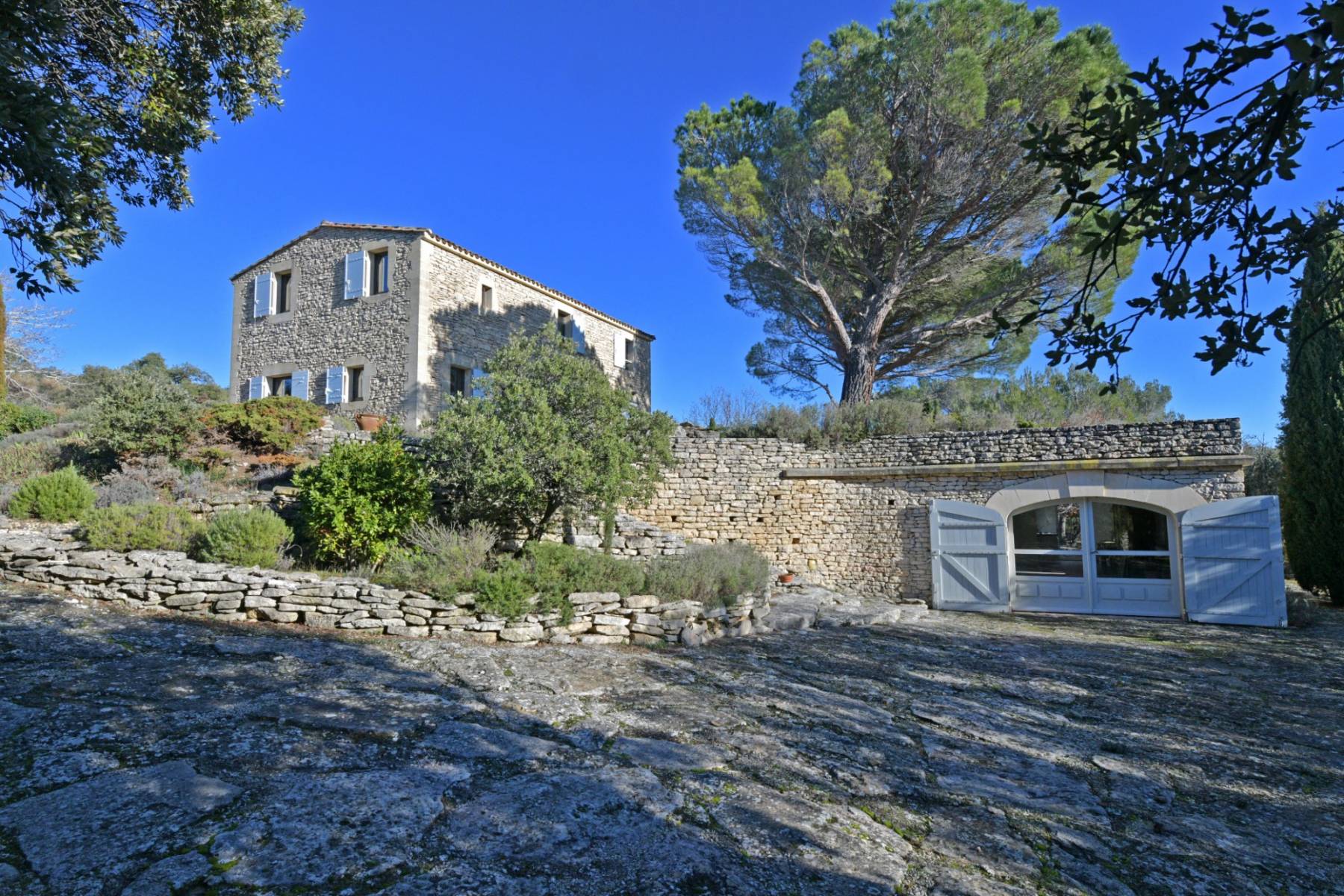 Exceptionnelle situation à deux pas du village de Gordes   