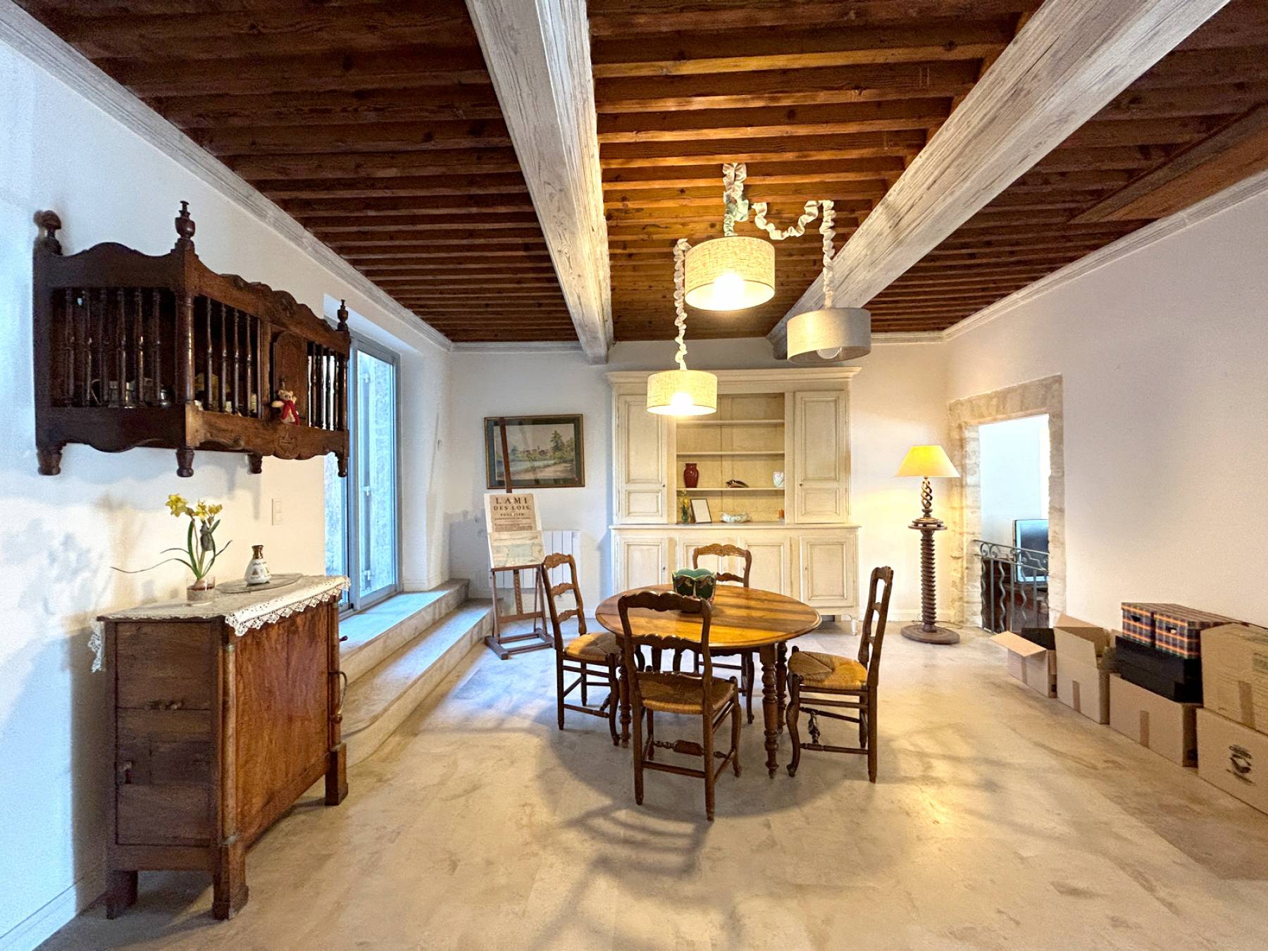RARE : Maison de maître XVIIème siècle avec jardin et dépendances au cœur du village de Saint-Geniès-de-Comolas   