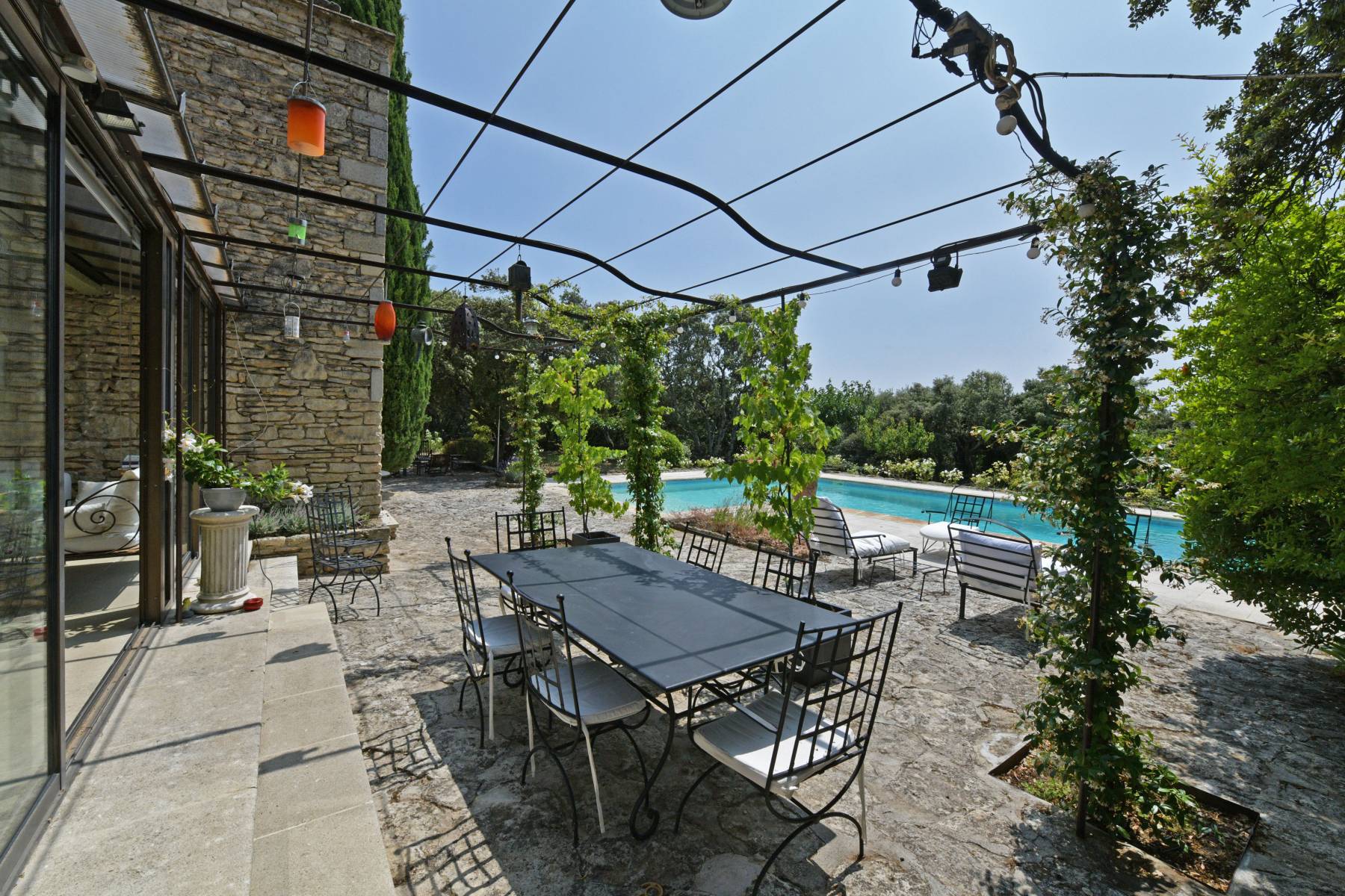 EXCLUSIVITE Gordes : Maison proche du centre du village avec piscine    