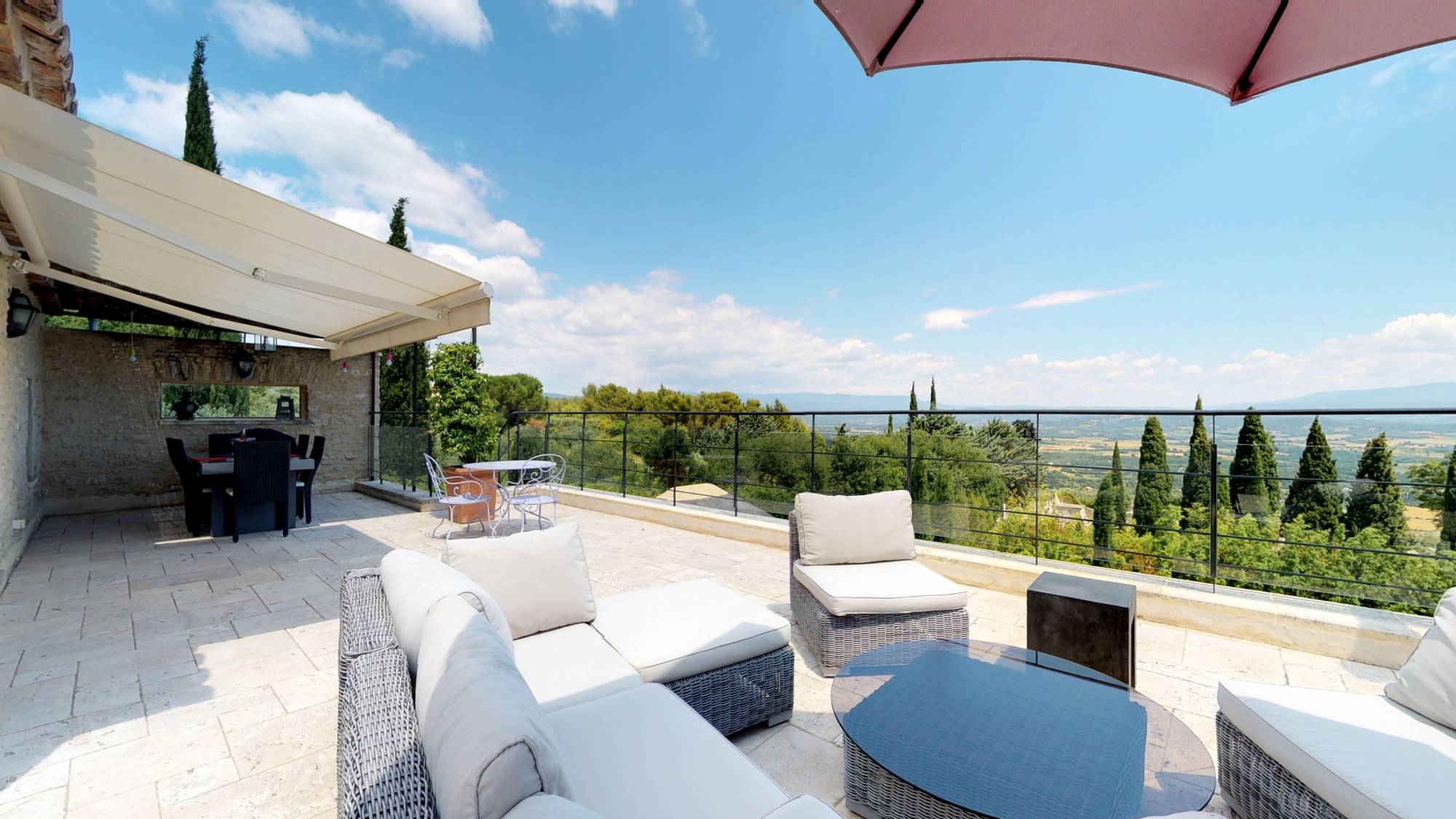 à Gordes, maison contemporaine avec vue   
