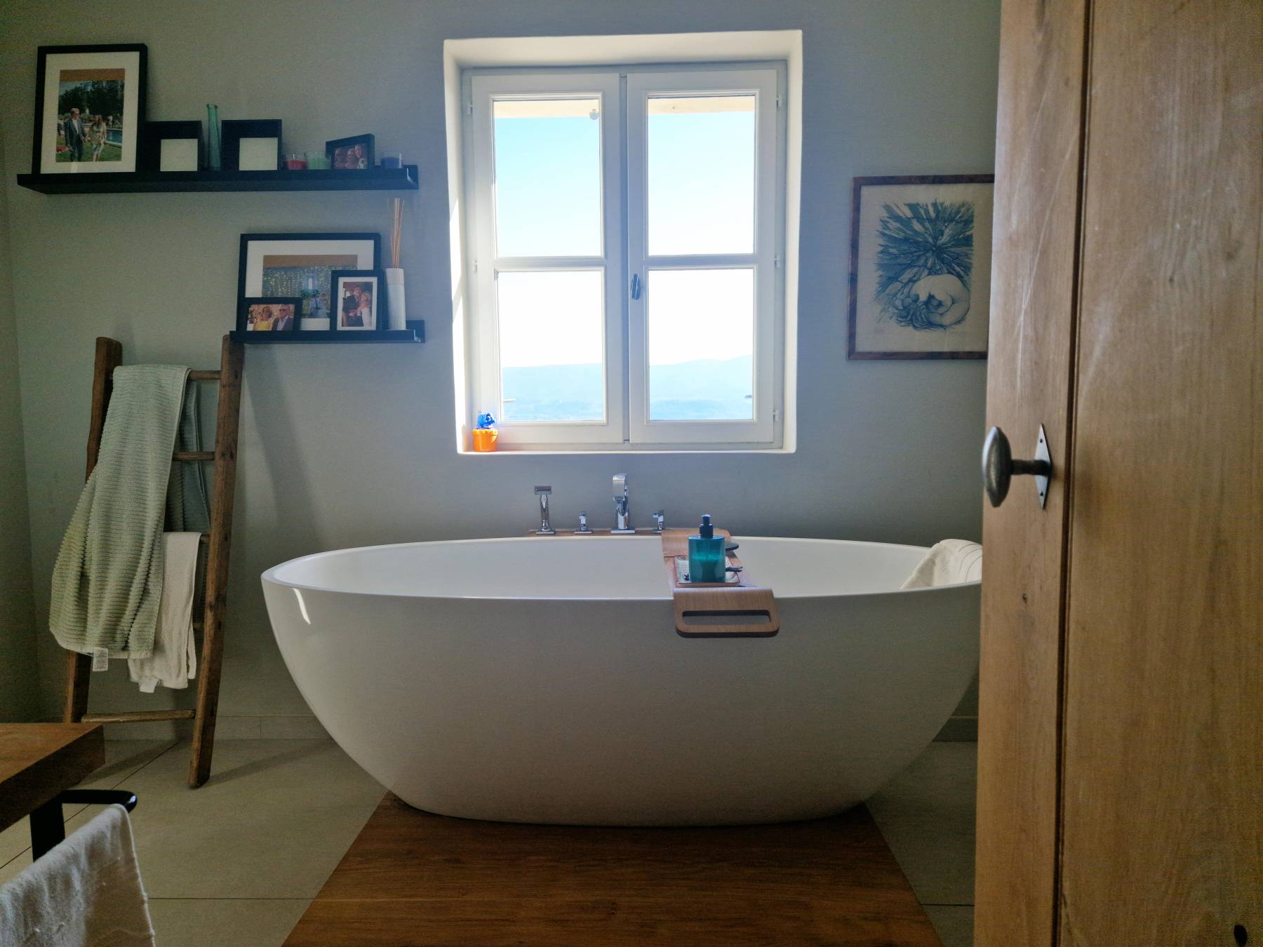 SUPERBE MAISON AVEC PISCINE FACE AU LUBERON   