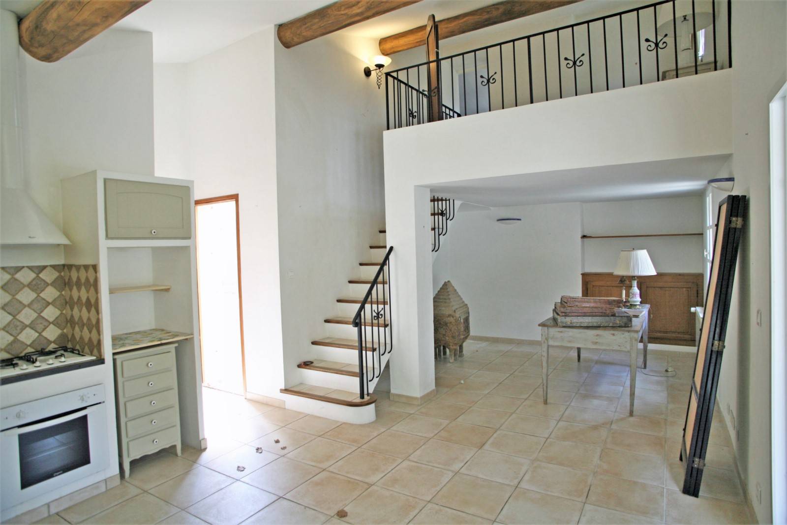 Roussillon, maison traditionnelle avec piscine et gîte   