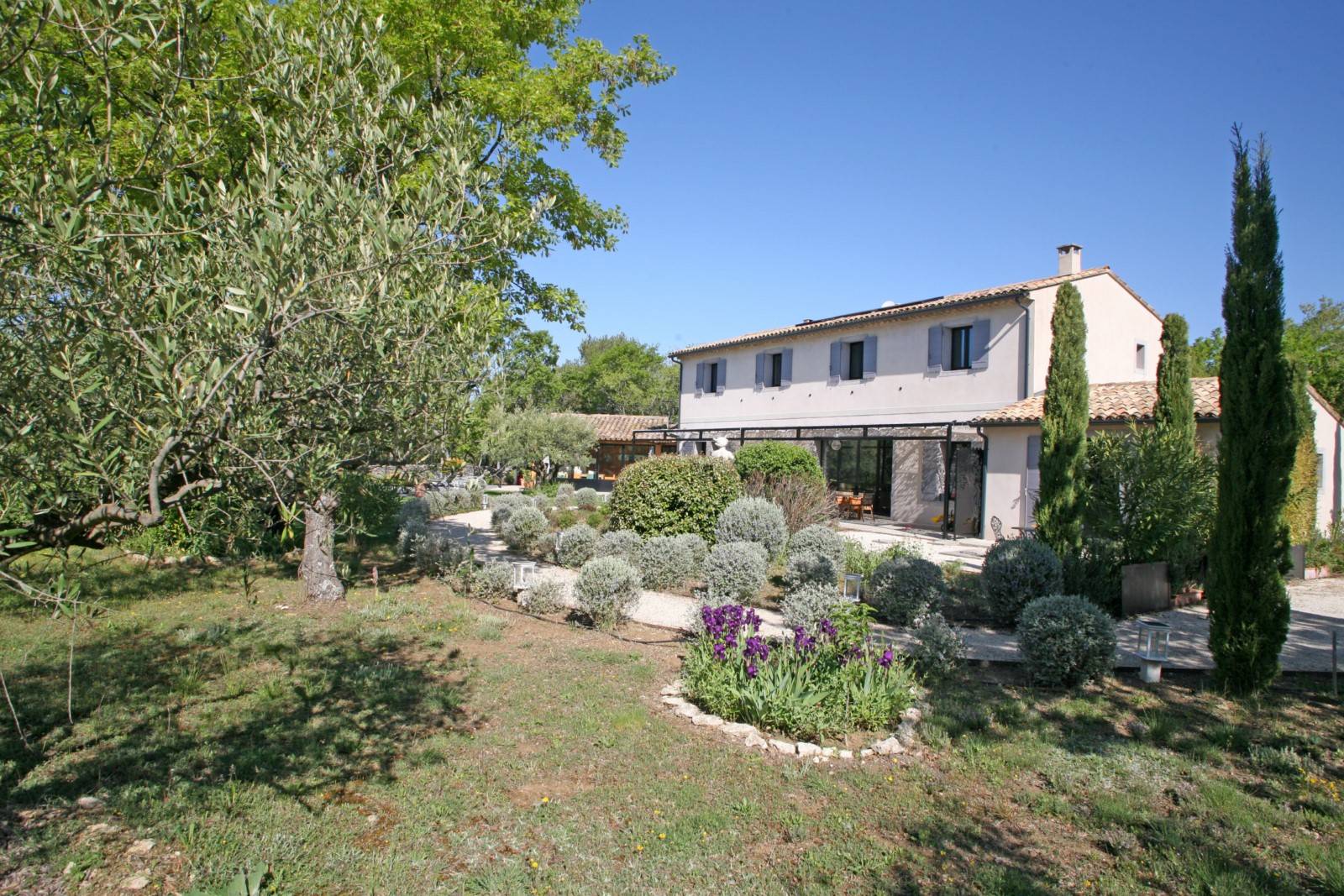 MAISON RECENTE AVEC PISCINE, BEAU JARDIN ET VUE   