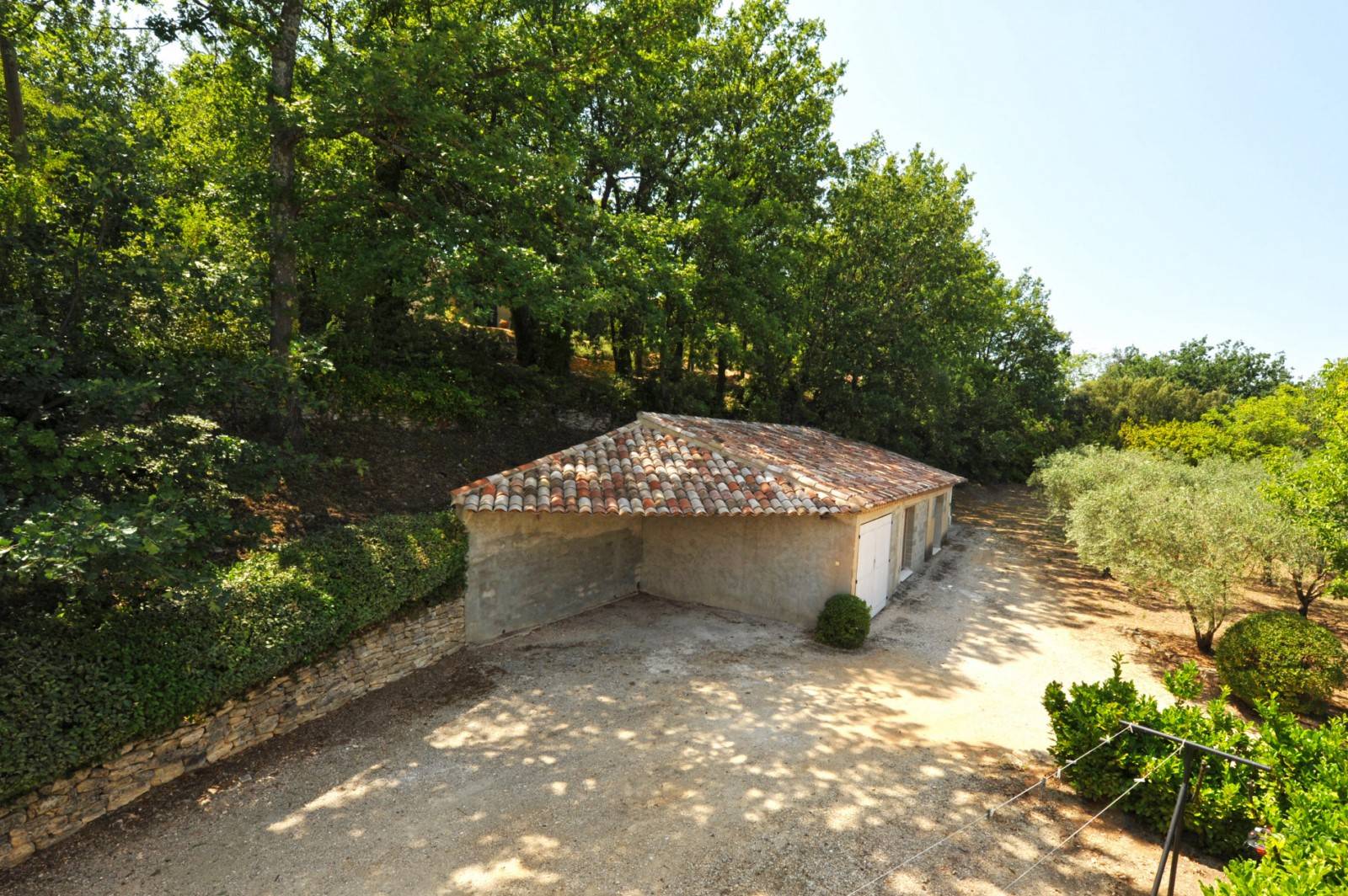 Luberon : belle villa avec dépendance et vue   