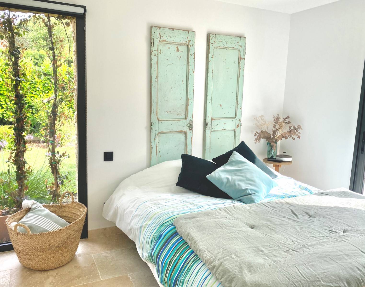 rare maison contemporaine au pied du Luberon   