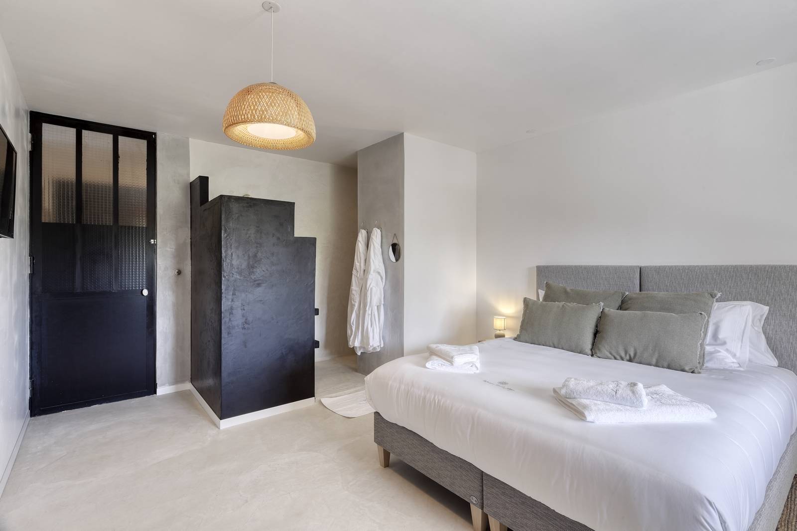 Propriété contemporaine proche de l'Isle-sur-la-Sorgue   