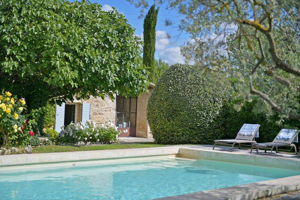 AUTHENTIQUE FERME RÉNOVÉE SUR PLUS D'1,5 HECTARE FACE AU LUBERON   