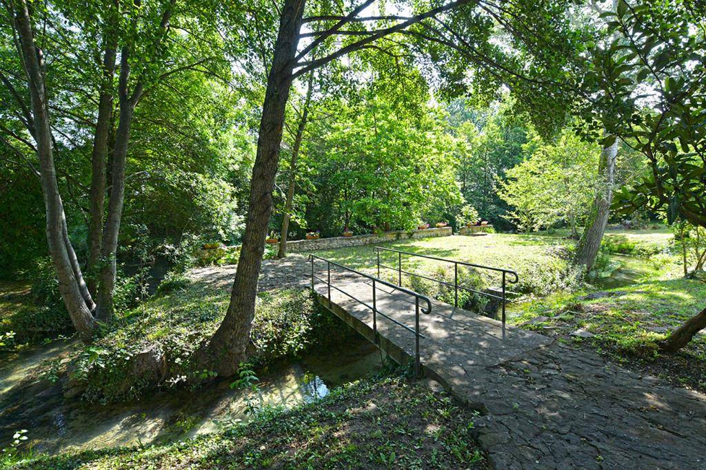 ISLE SUR LA SORGUE : AGRÉABLE PROPRIÉTÉ DE FAMILLE EN BORDURE DE RIVIÈRE   