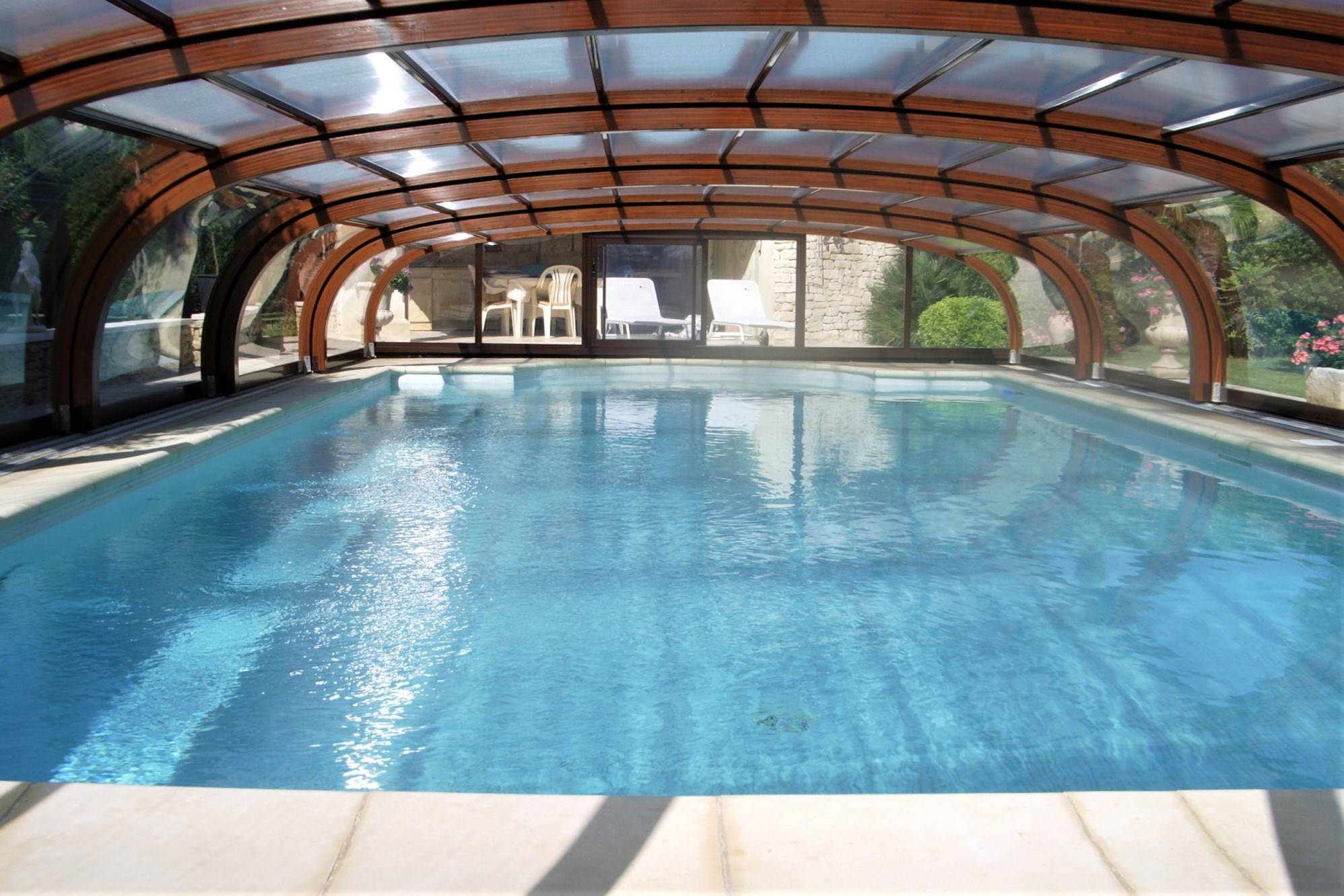 Gordes, villa en pierres avec piscine    