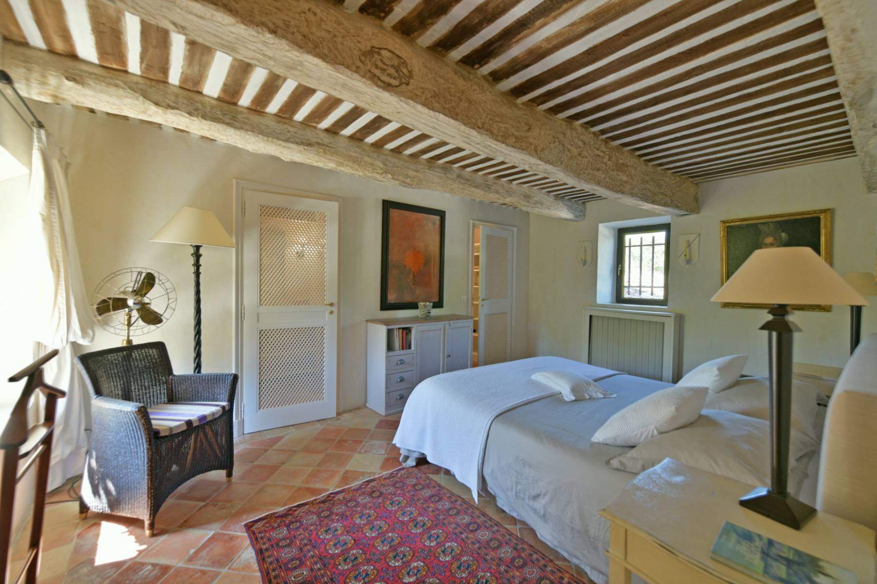 EXCLUSIVITE - Rare et élégante propriété de charme sur 9 hectares de Provence   