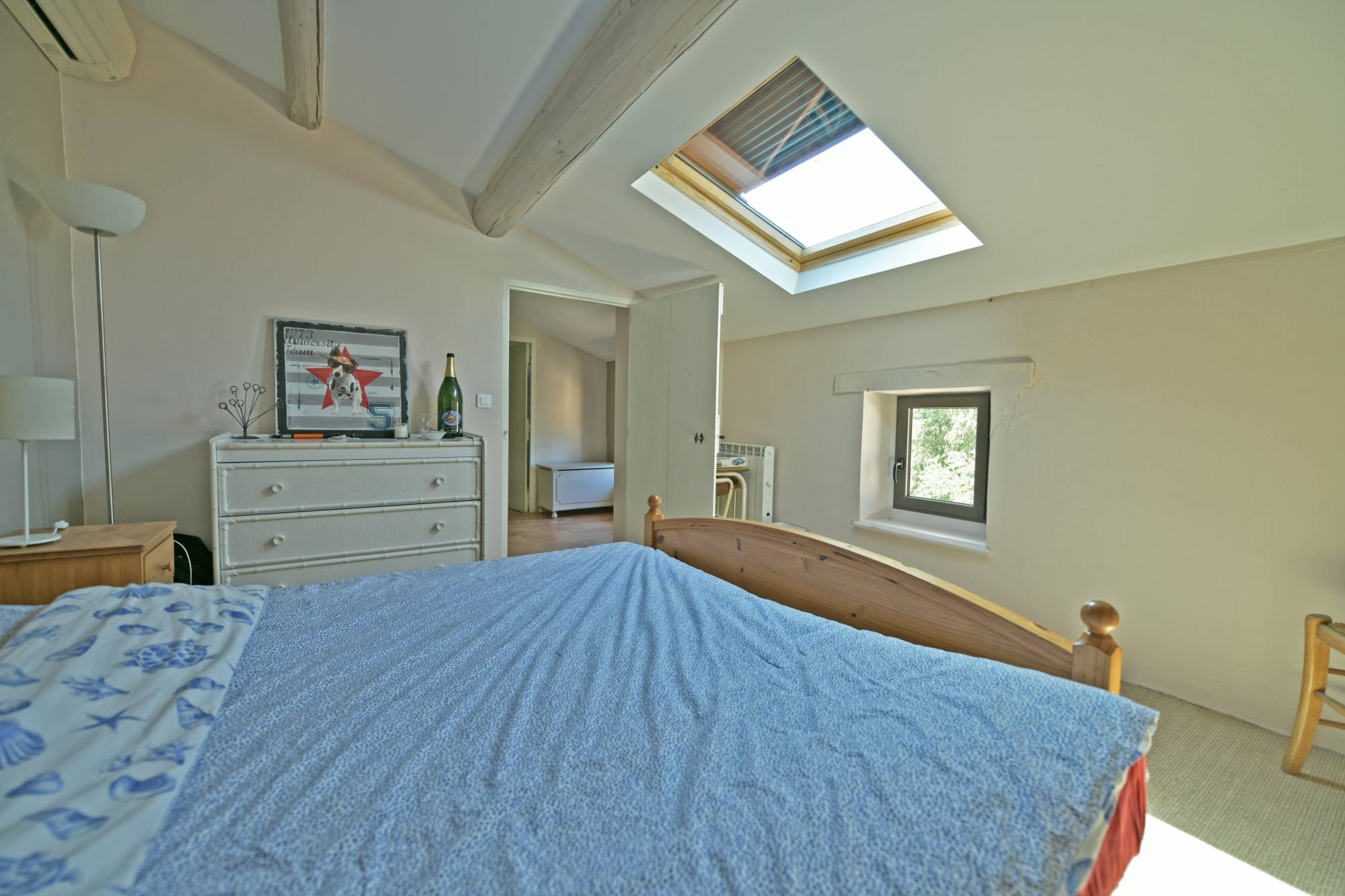 Gordes : maison du XIXème en pierre avec gîtes et piscine   