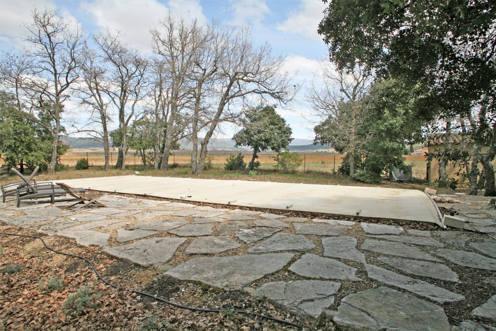 Roussillon, maison traditionnelle avec piscine et gîte   