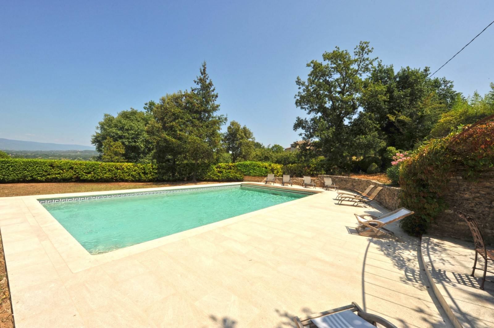 Luberon : belle villa avec dépendance et vue   