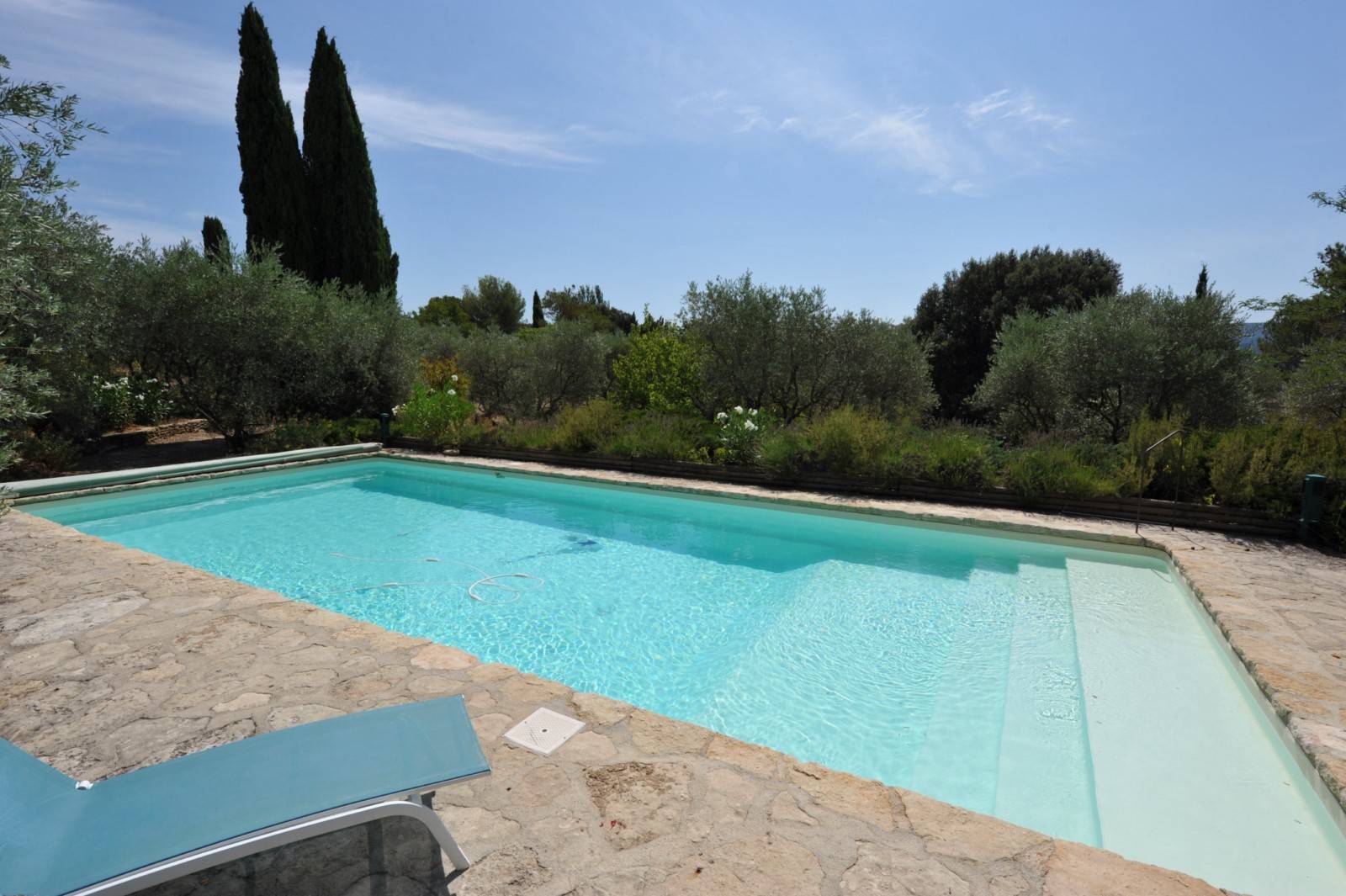 Gordes, maison en pierres avec vue superbe   