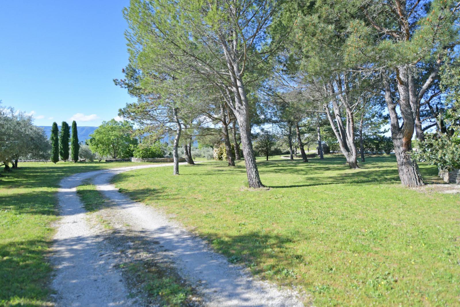 A Gordes, élégante propriété de charme face au Luberon   