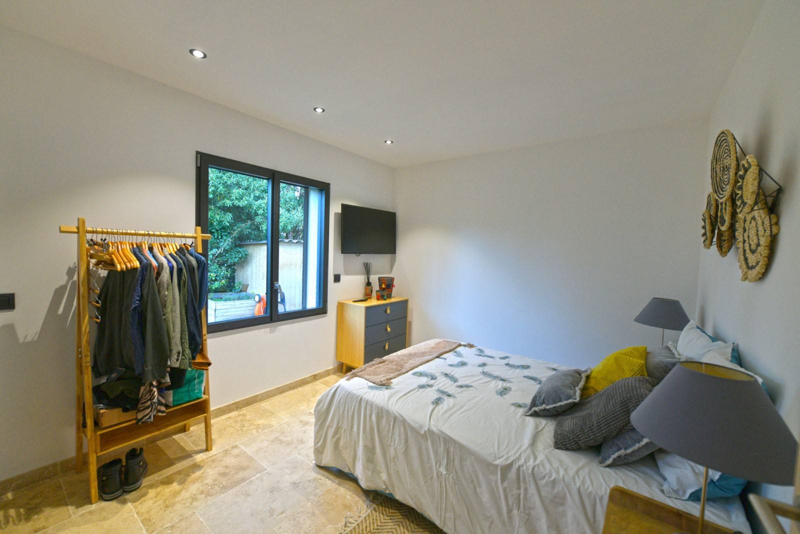 rare maison contemporaine au pied du Luberon   