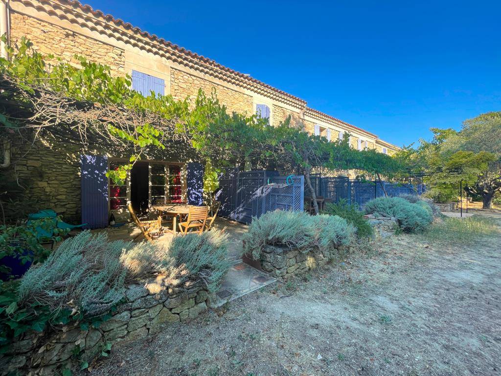 APPARTEMENT T2 AVEC TERRASSE, PARC ET PISCINE   