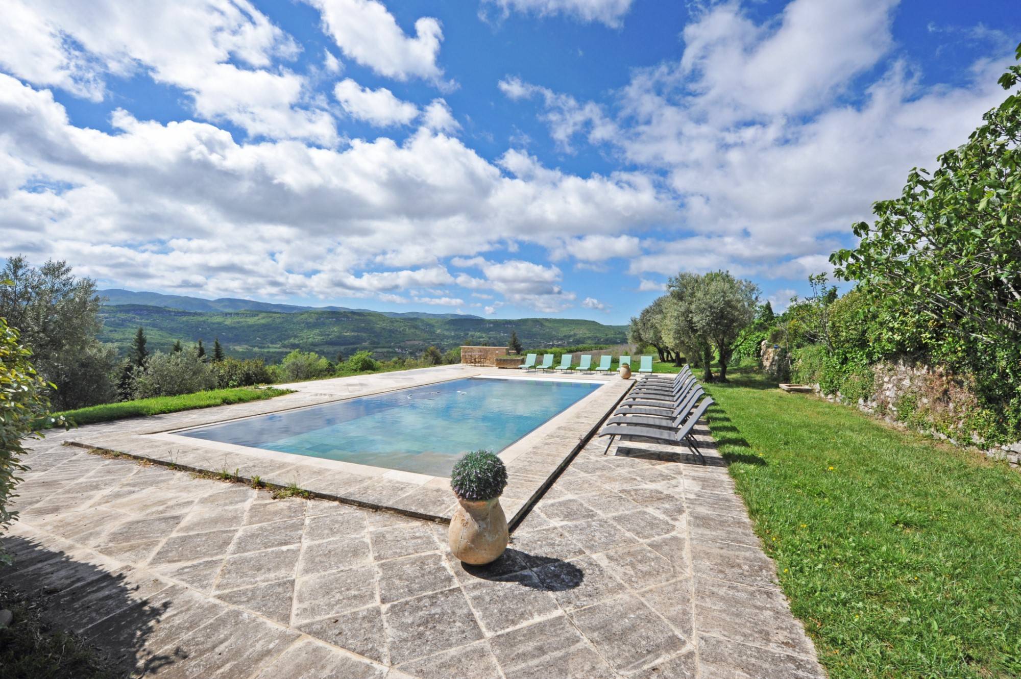 Propriété de famille avec piscine