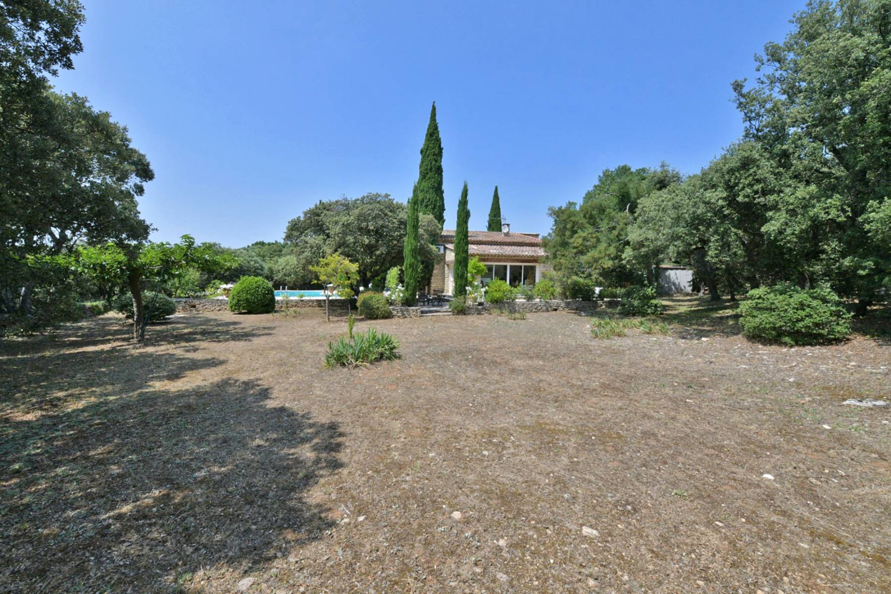 EXCLUSIVITE Gordes : Maison proche du centre du village avec piscine    