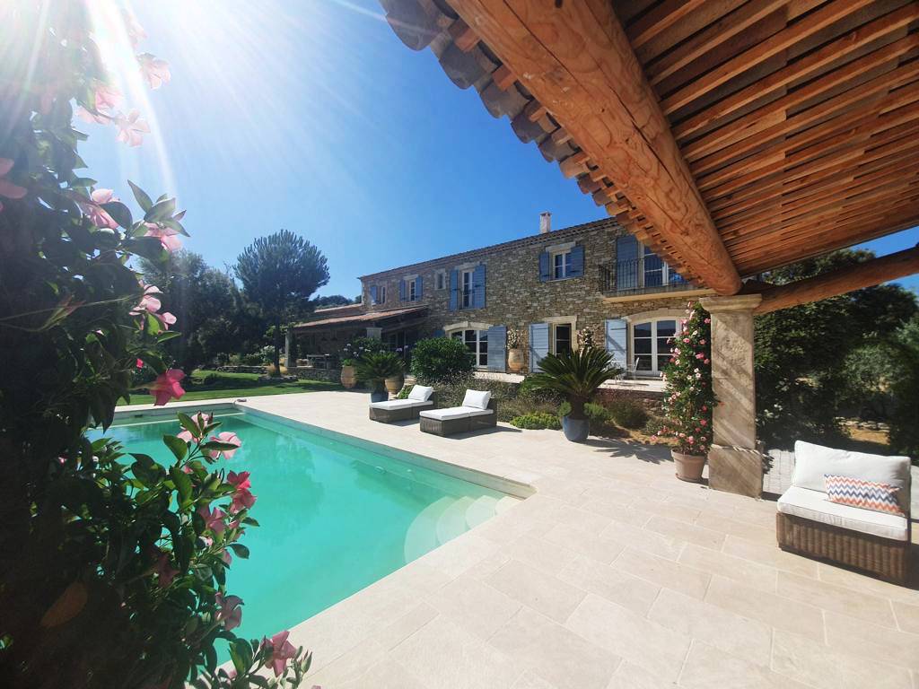 Piscine dans propriété à vendre à Gordes