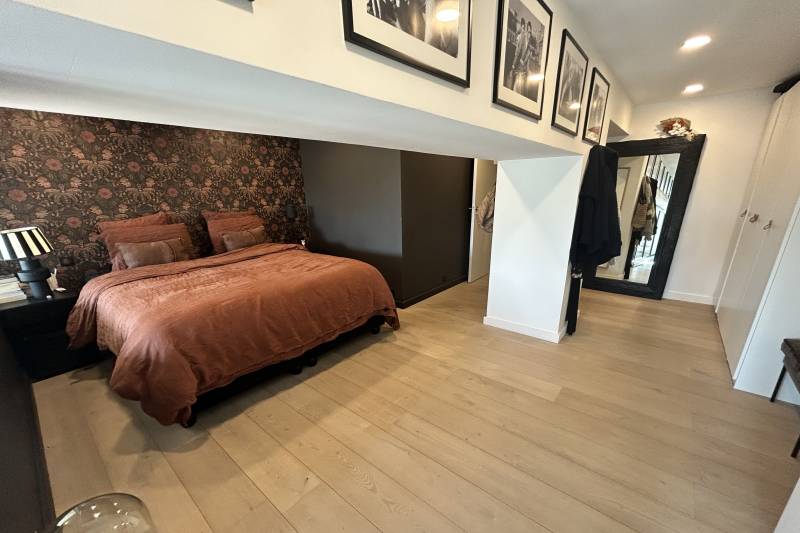 A Saint Rémy de Provence, dans le centre du village, superbe loft  atypique de 150 m² avec cour et piscine.
