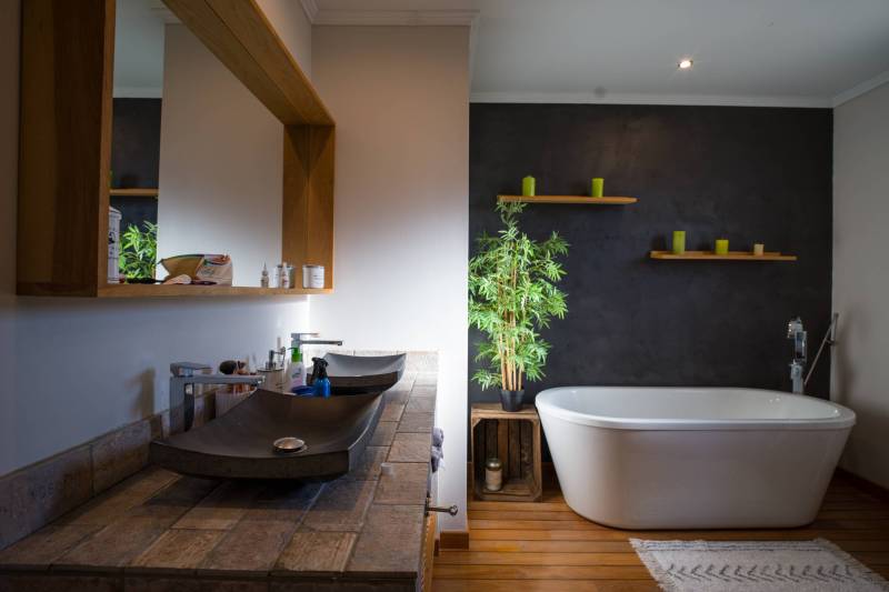 A la vente à Roussillon, au cœur du Luberon, villa contemporaine avec piscine et très belle vue.