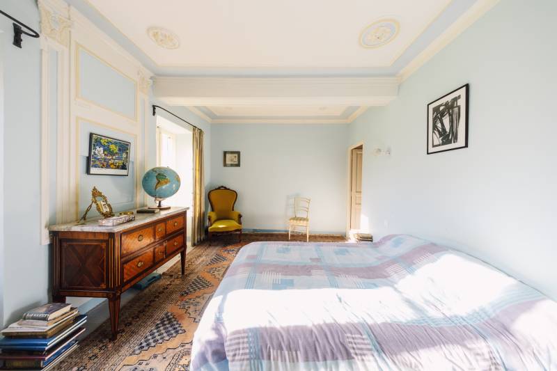 A la vente, maison de maître du XVIIIe siècle à restaurer sur 1,6 ha plein sud à Oppède