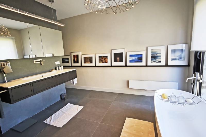 Exclusivité - À Saint Saturnin lès Apt, sur plus de 2.5 ha, superbe maison à la restauration parfaite avec piscine, tennis et vue sur Gordes.