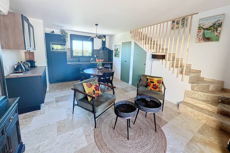 A Cavaillon, quartier St Jacques, à la vente, maison récente avec gîte indépendant dans jardin paysager avec piscine, au calme.