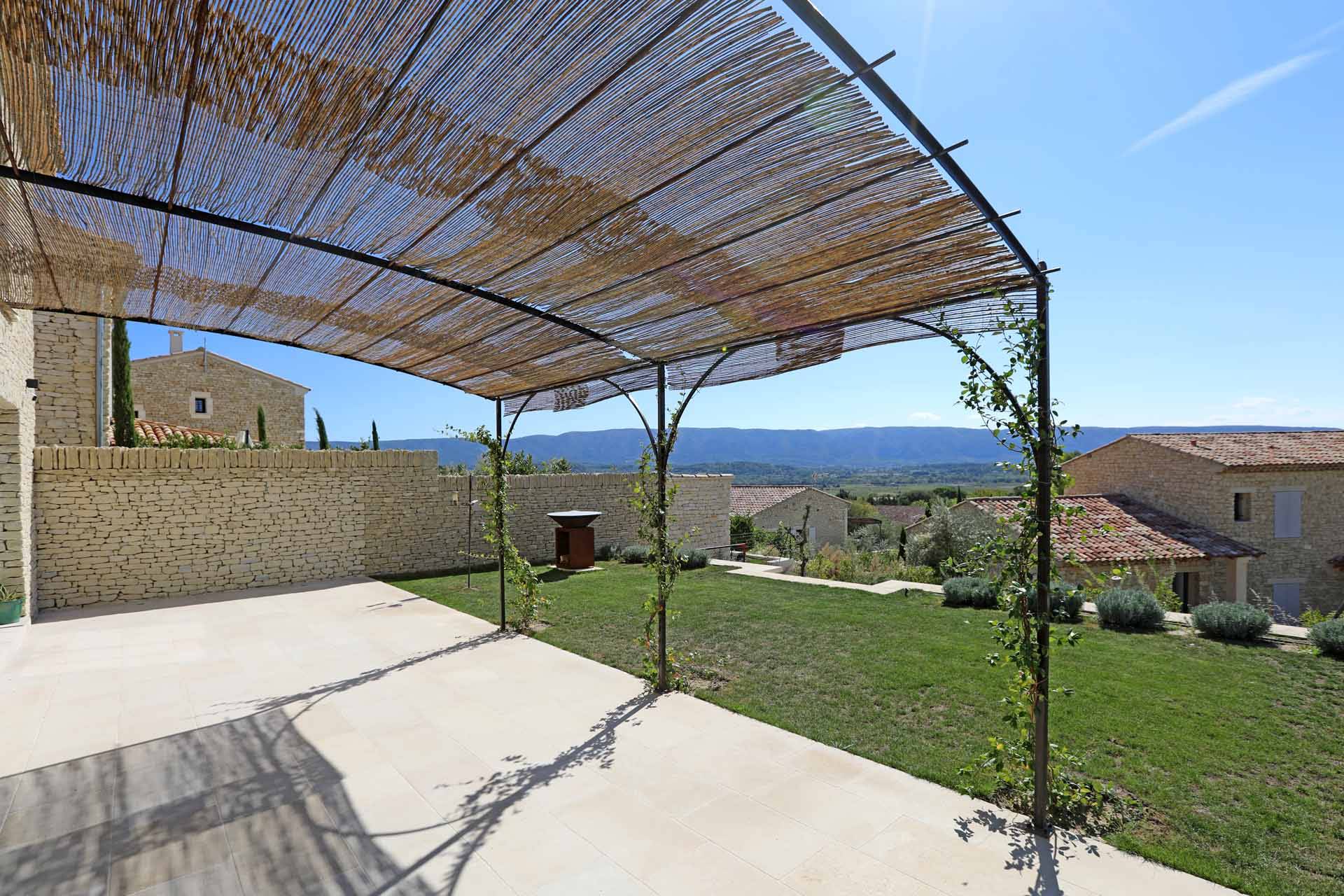 Luberon, maison de 2021 dans un quartier résidentiel de Gordes   