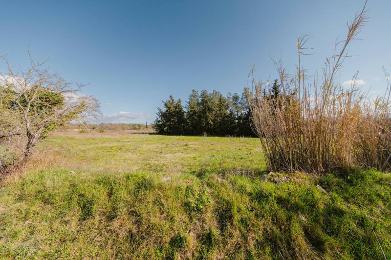 Terrain constructible d'une surface de plus de 6000 m² à Gordes proche de toutes commodités sans aucune nuisance.