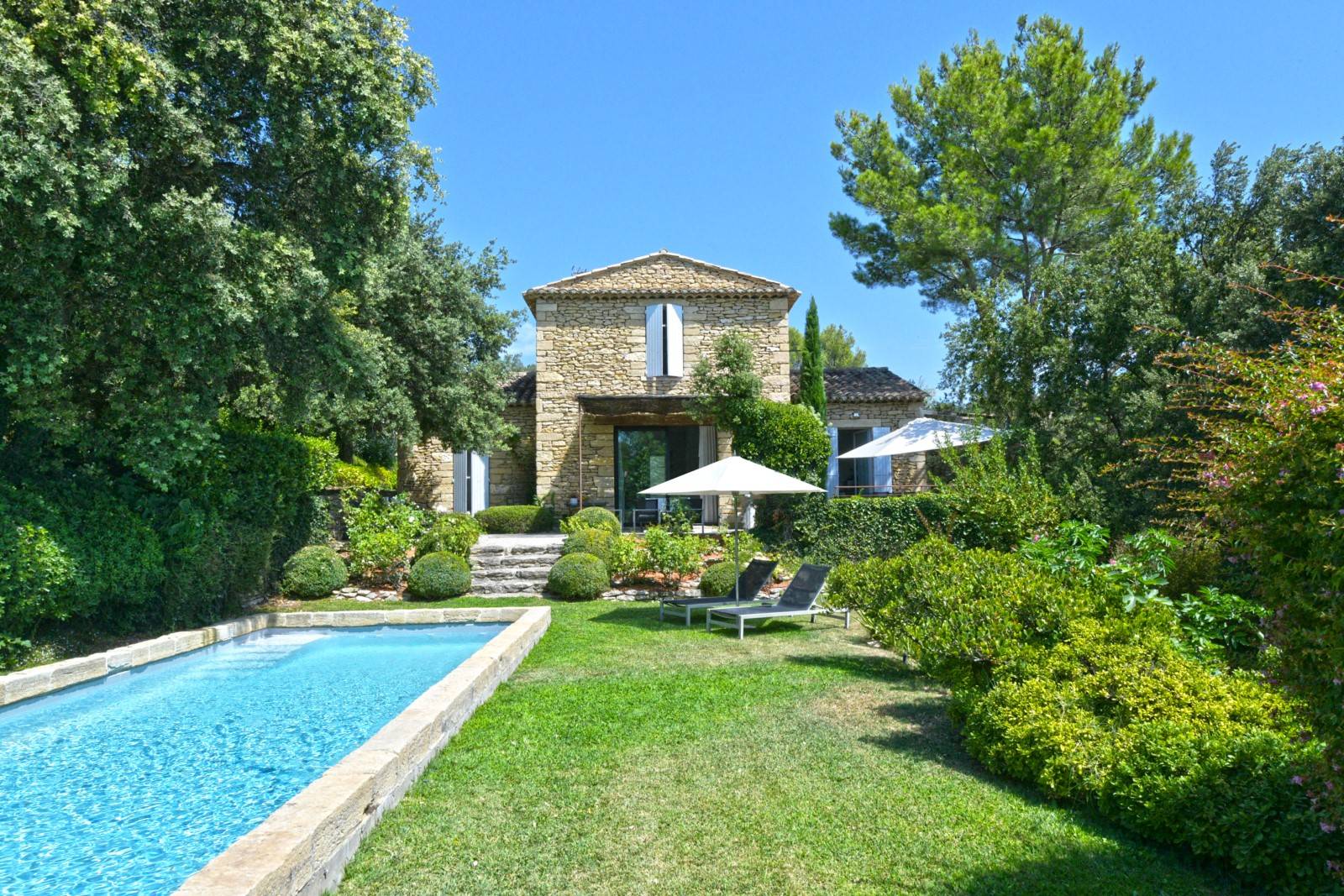 Elégance et modernité pour cette maison de charme à Gordes