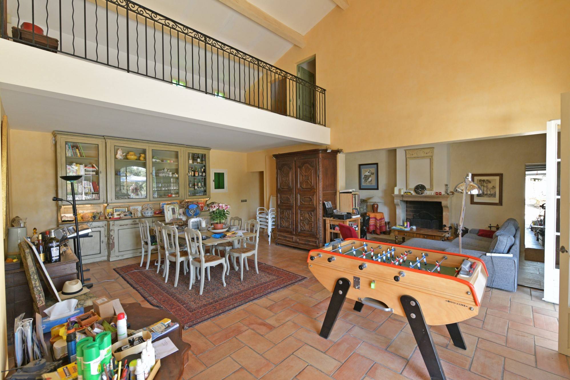 Exclusivité proche Gordes : bastide moderne en bordure de village   