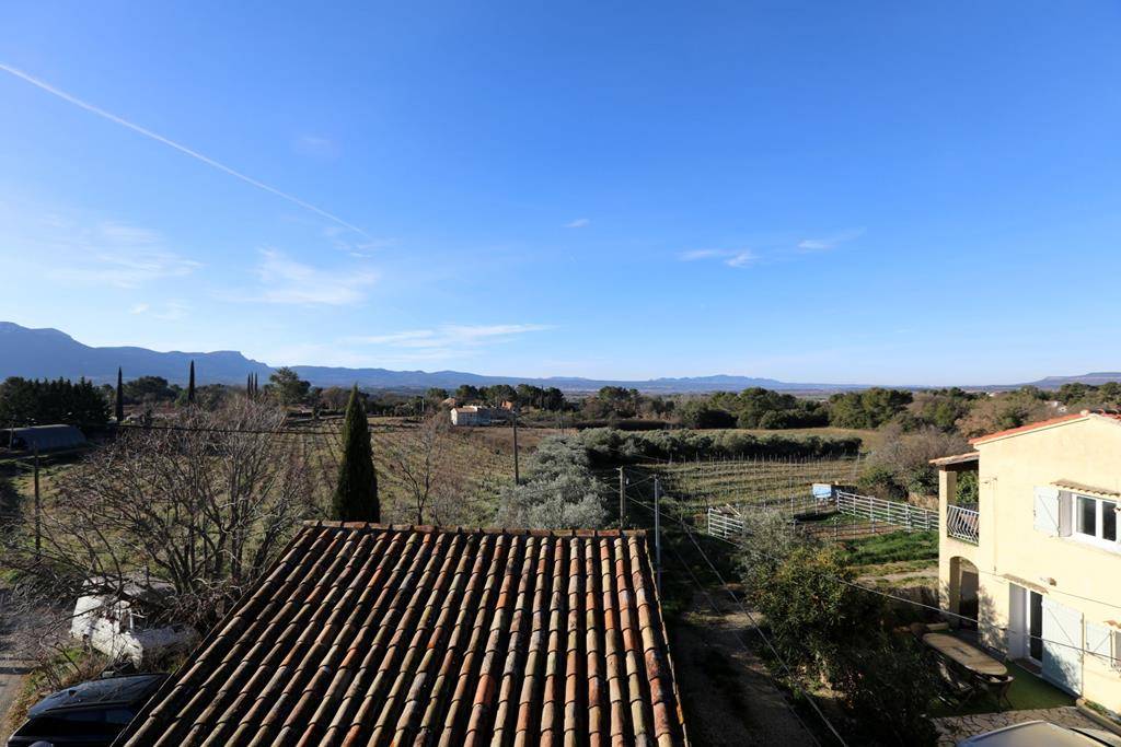 Maison à Pourrières, à deux pas d'Aix-en-Provence et de la Sainte Victoire.    