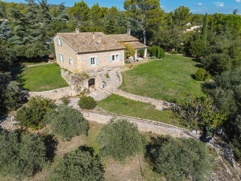 Maison en pierres avec vues
